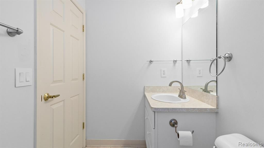 28305 CARLTON WAY Drive, Novi, MI 48377 — Photo 22