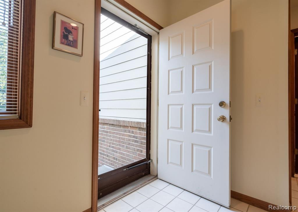 35262 Meadow Lane, Farmington Hills, MI 48335 — Photo 5