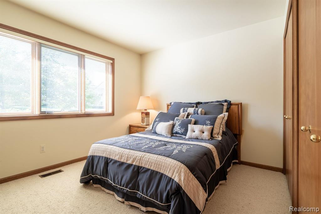 35262 Meadow Lane, Farmington Hills, MI 48335 — Photo 17