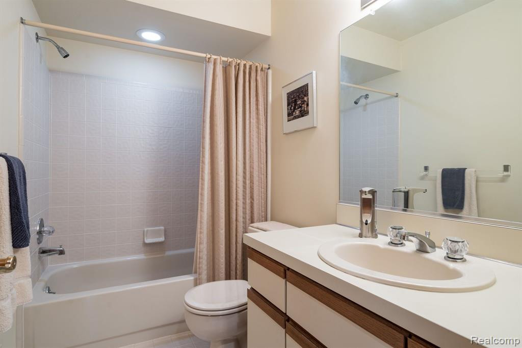35262 Meadow Lane, Farmington Hills, MI 48335 — Photo 18