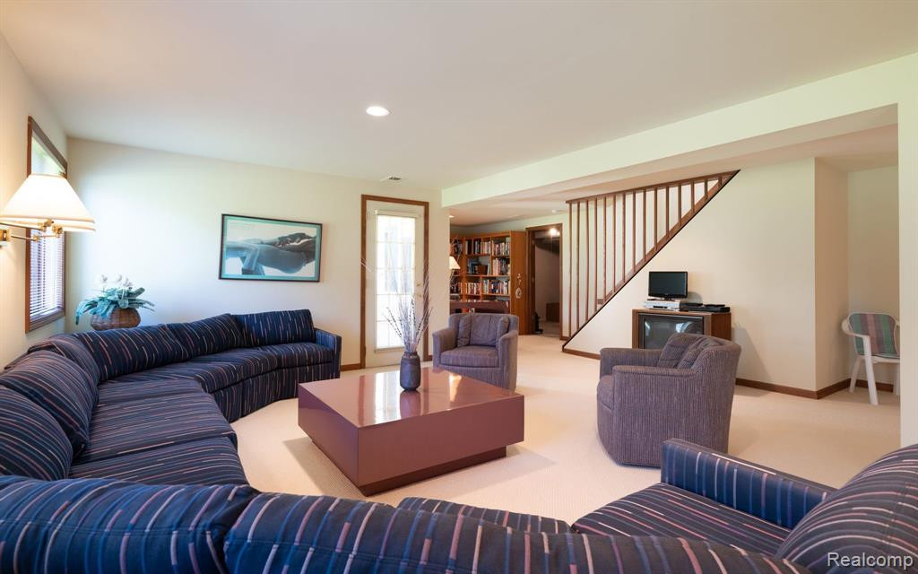35262 Meadow Lane, Farmington Hills, MI 48335 — Photo 22