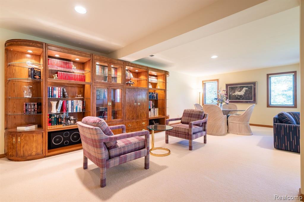 35262 Meadow Lane, Farmington Hills, MI 48335 — Photo 23