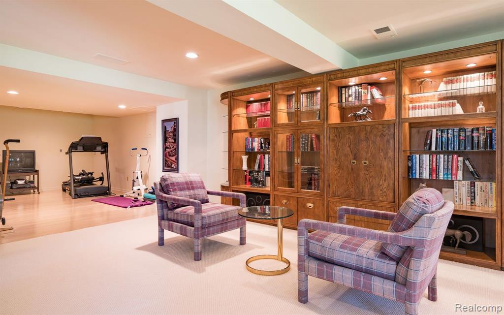 35262 Meadow Lane, Farmington Hills, MI 48335 — Photo 25