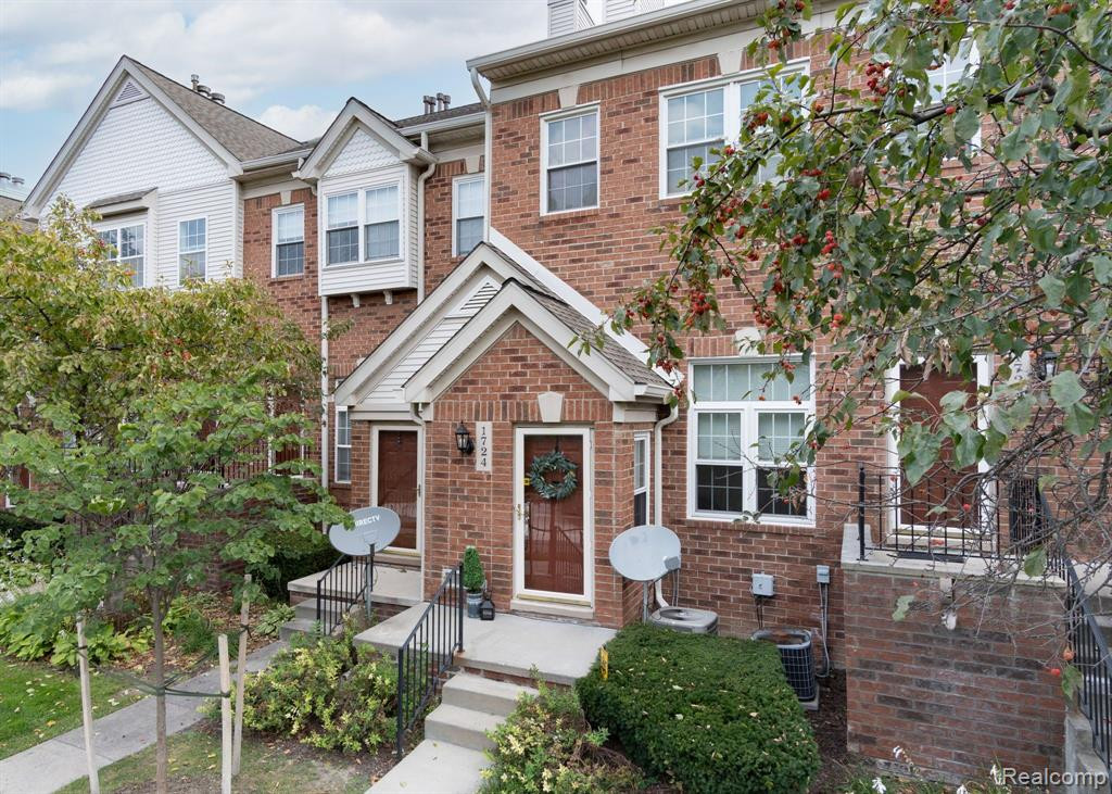 1724 CAMPAU FARMS Circle, 67-16, Detroit, MI 48207 — front exterior
