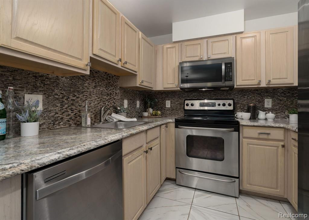1724 CAMPAU FARMS Circle, 67-16, Detroit, MI 48207 — Photo 9