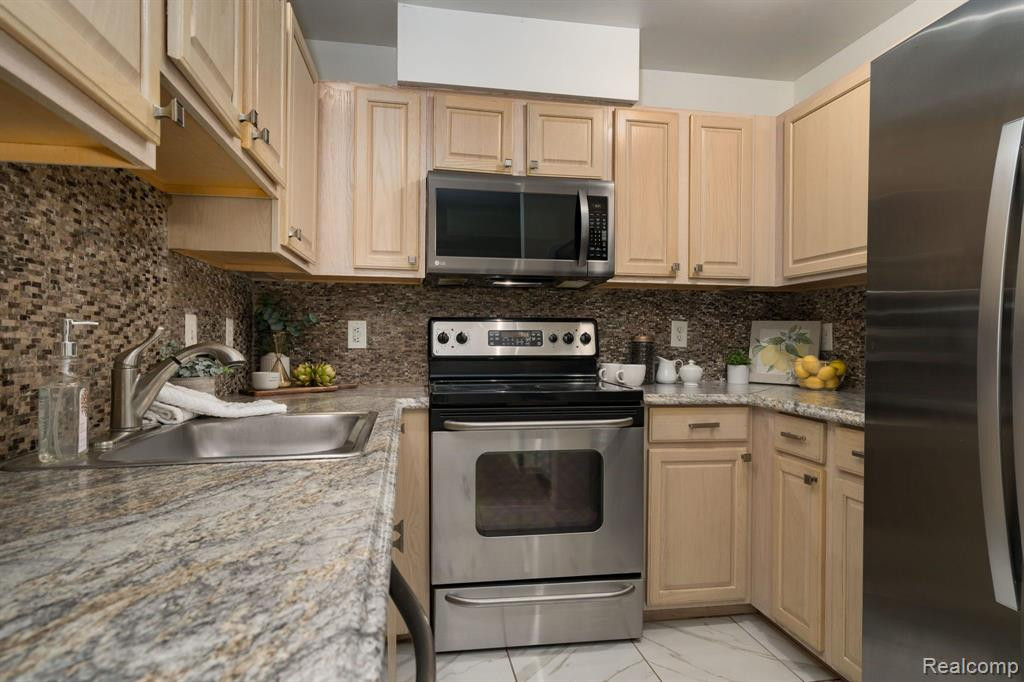1724 CAMPAU FARMS Circle, 67-16, Detroit, MI 48207 — Photo 11