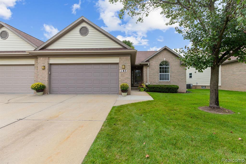 187 WINDING Brook, Walled Lake, MI 48390 — Photo 2