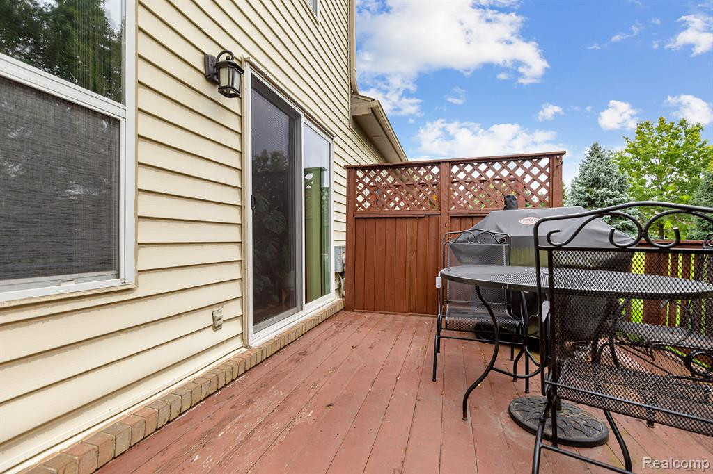 187 WINDING Brook, Walled Lake, MI 48390 — Photo 8
