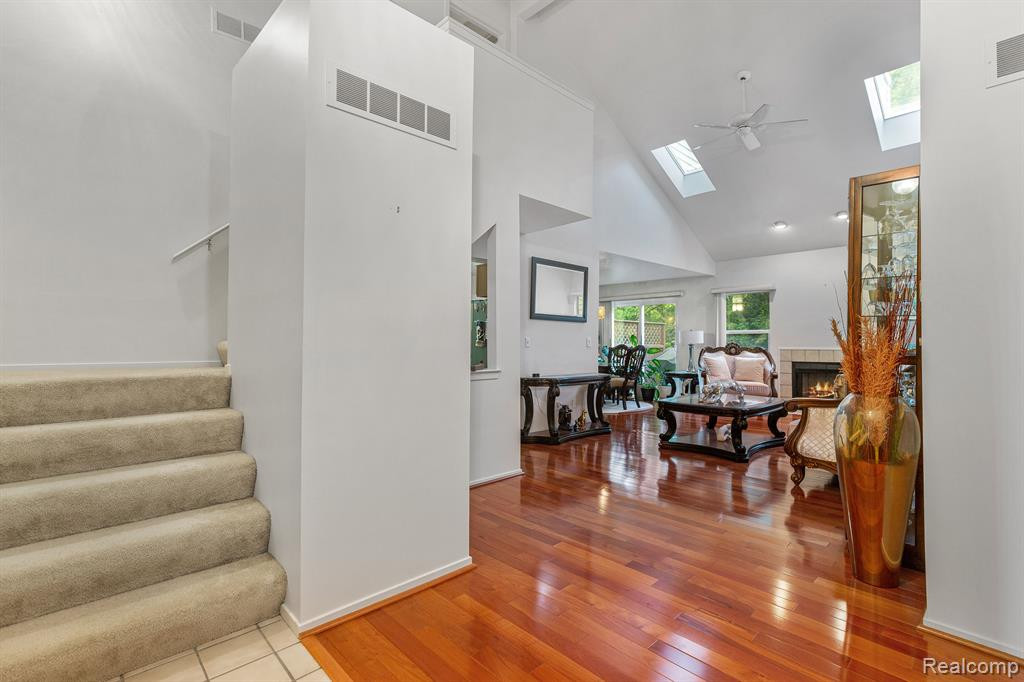 187 WINDING Brook, Walled Lake, MI 48390 — Photo 10