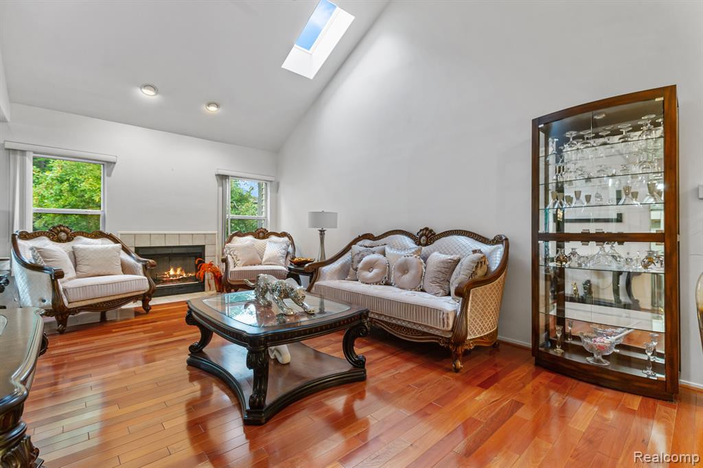 187 WINDING Brook, Walled Lake, MI 48390 — Photo 12