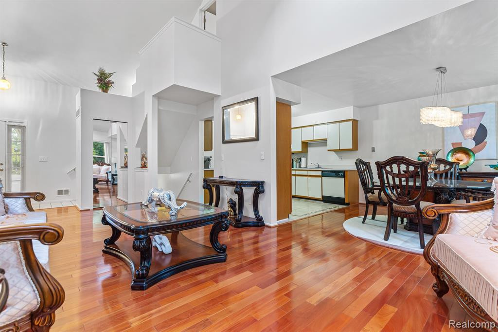 187 WINDING Brook, Walled Lake, MI 48390 — Photo 13