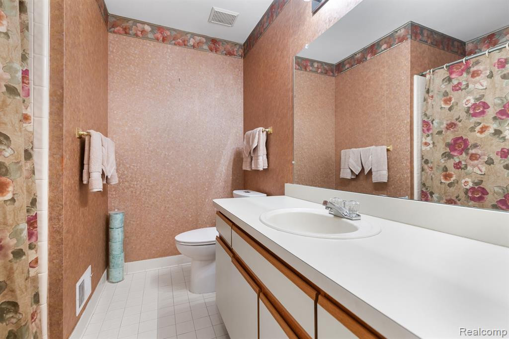 187 WINDING Brook, Walled Lake, MI 48390 — Photo 19