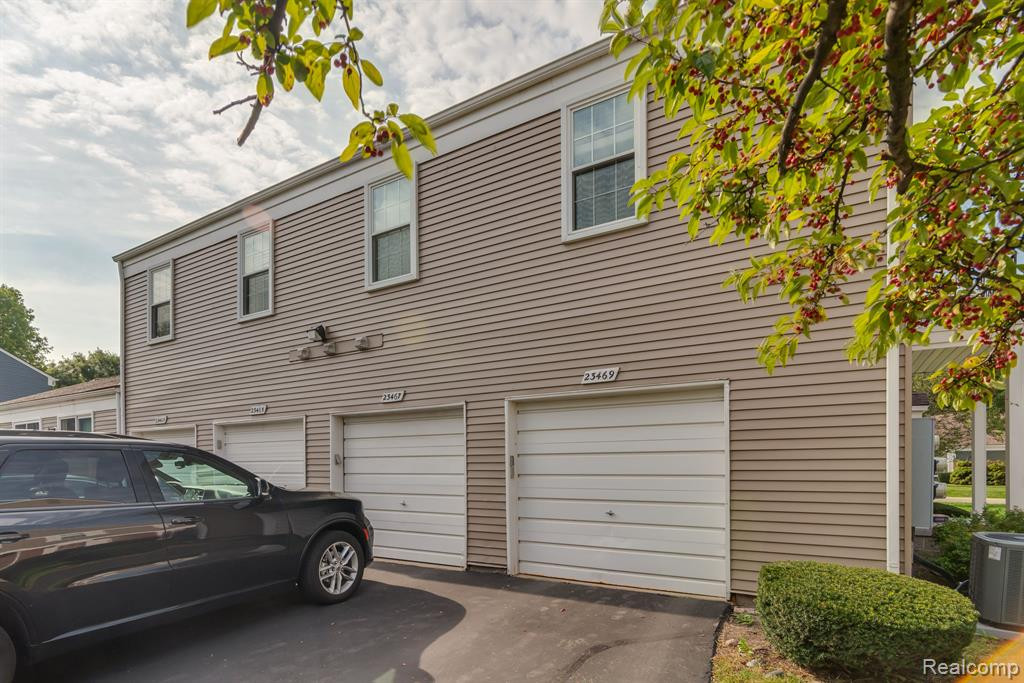 23465 DANBERRY Lane, Novi, MI — Photo 4