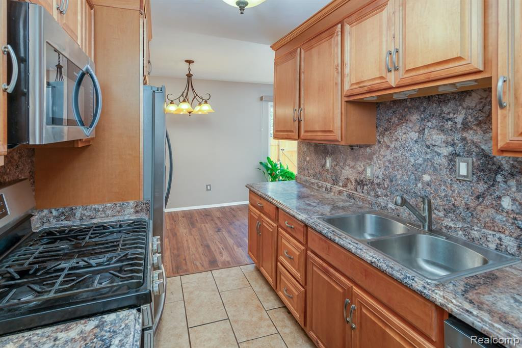 23465 DANBERRY Lane, Novi, MI — Photo 10