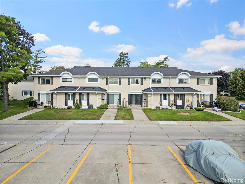 8665 WINCHESTER Drive, Sterling Heights, MI 48313 — front exterior