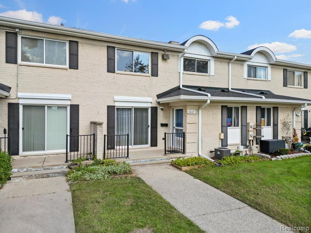 8665 WINCHESTER Drive, Sterling Heights, MI 48313 — Photo 2