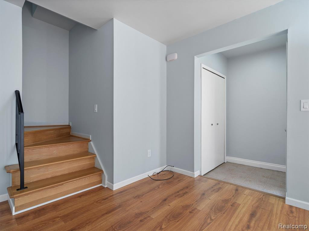 8665 WINCHESTER Drive, Sterling Heights, MI 48313 — Photo 5