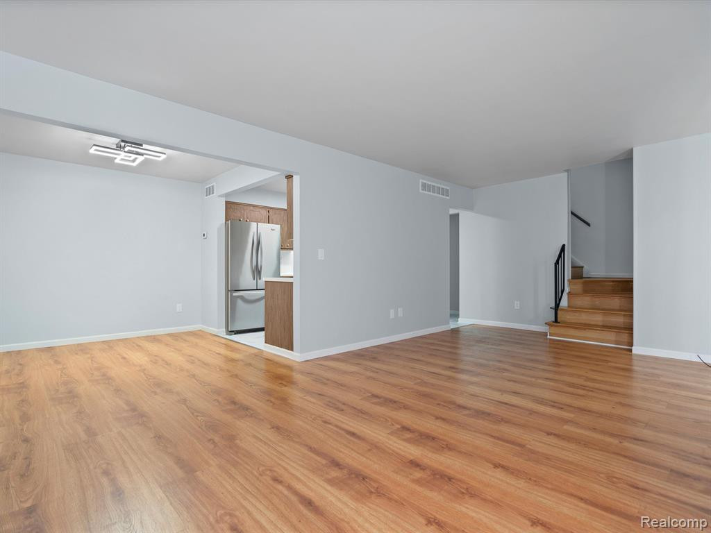 8665 WINCHESTER Drive, Sterling Heights, MI 48313 — Photo 8