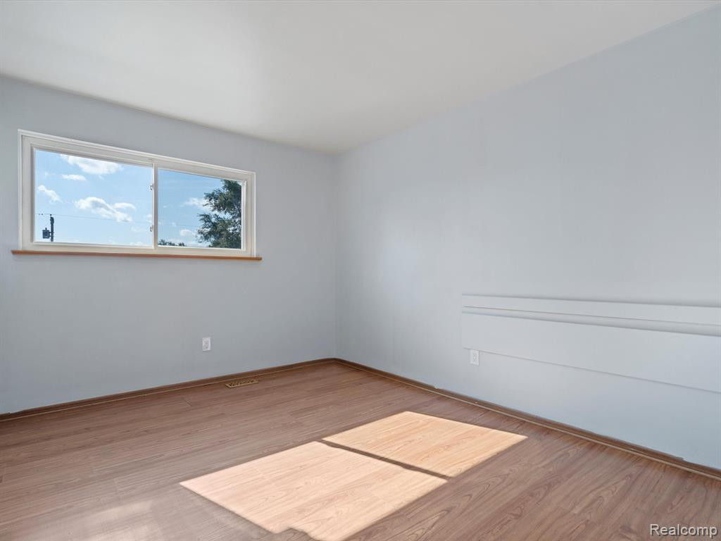 8665 WINCHESTER Drive, Sterling Heights, MI 48313 — Photo 19