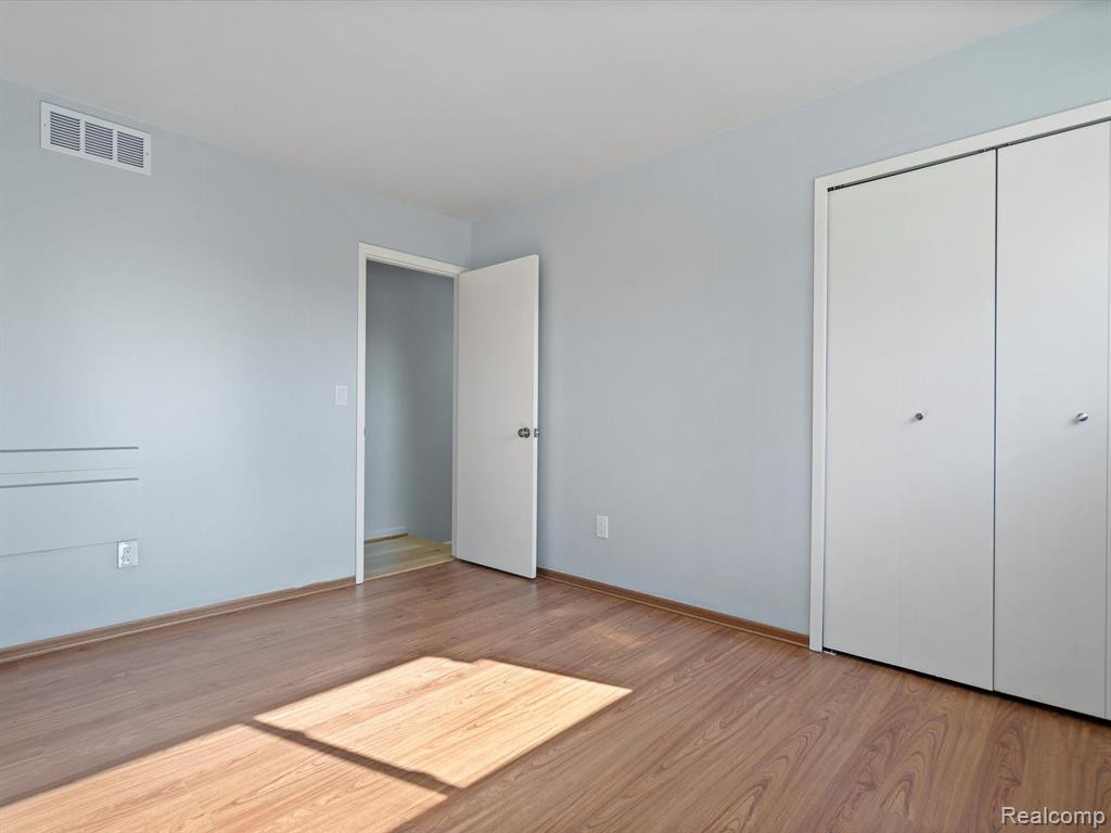 8665 WINCHESTER Drive, Sterling Heights, MI 48313 — Photo 20