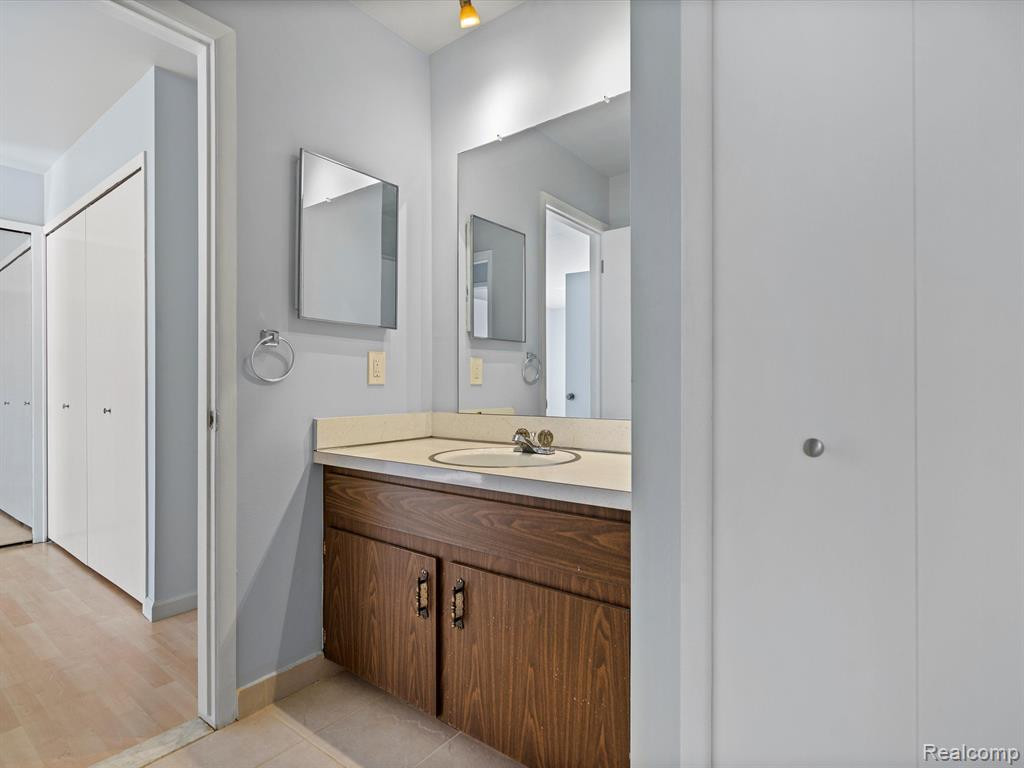 8665 WINCHESTER Drive, Sterling Heights, MI 48313 — Photo 21