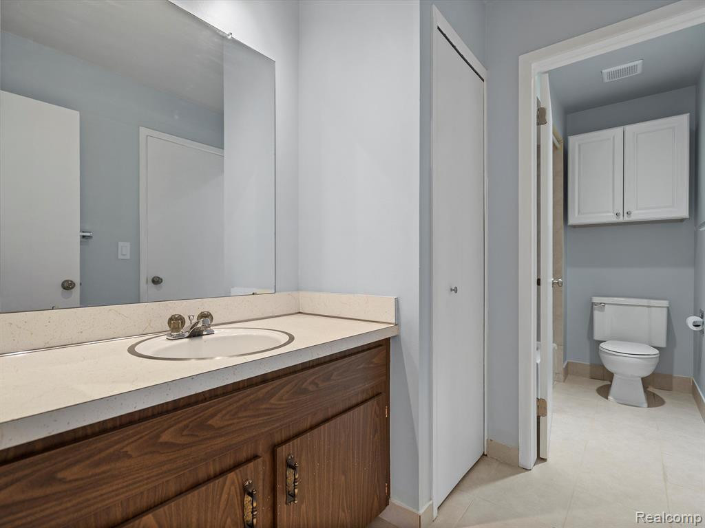 8665 WINCHESTER Drive, Sterling Heights, MI 48313 — Photo 22