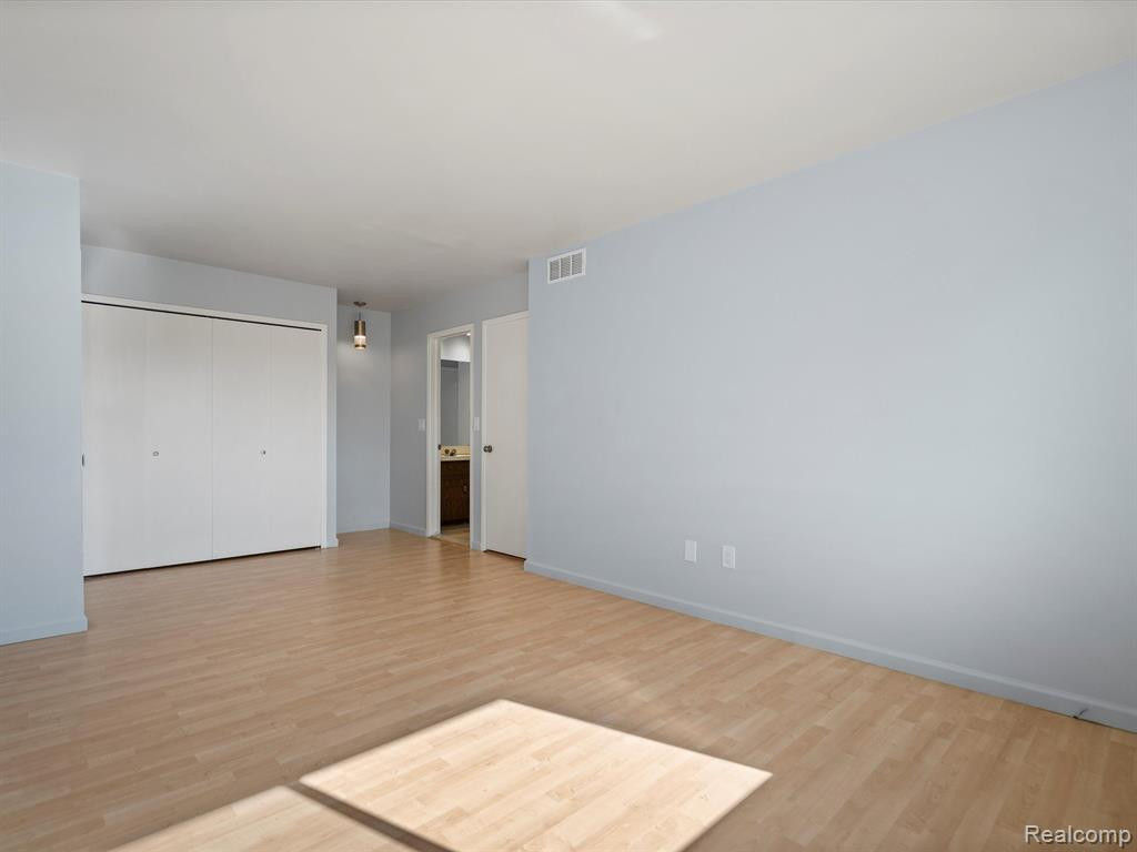 8665 WINCHESTER Drive, Sterling Heights, MI 48313 — Photo 25