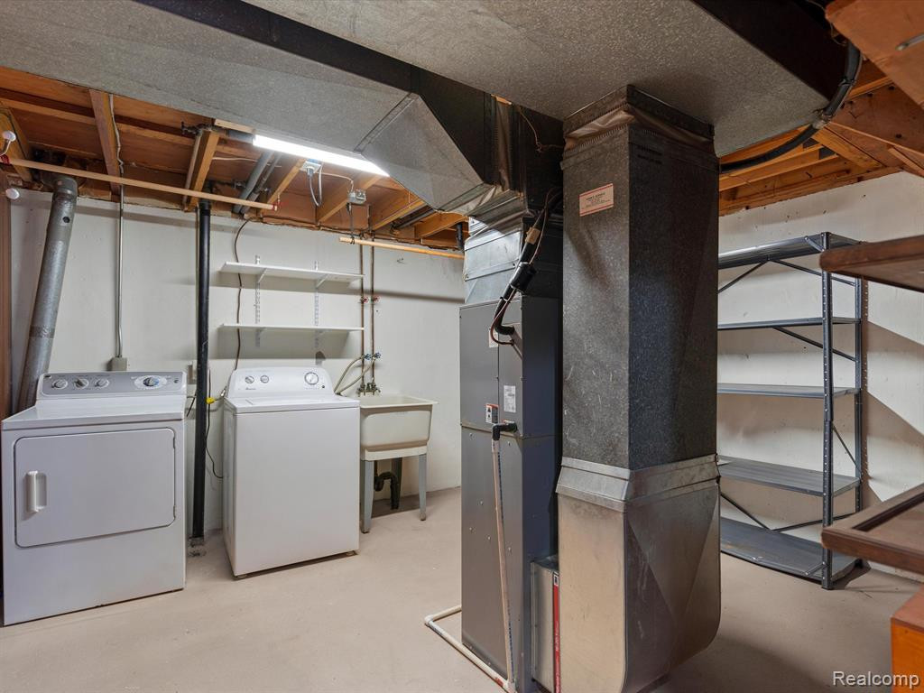 8665 WINCHESTER Drive, Sterling Heights, MI 48313 — Photo 29