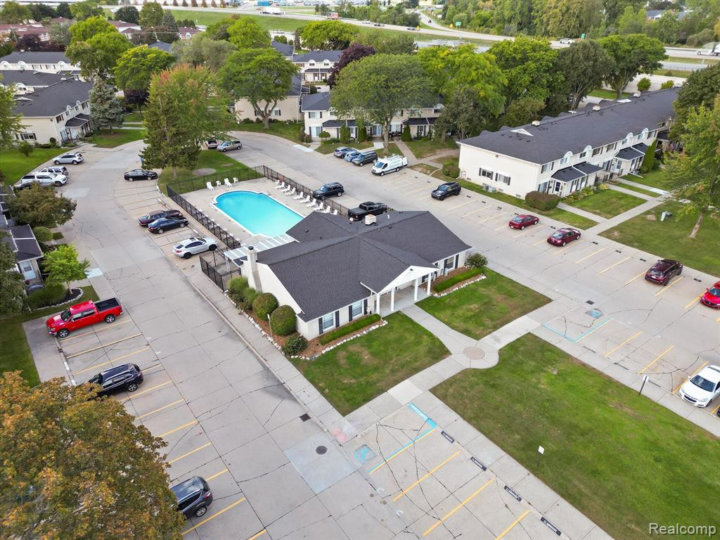 8665 WINCHESTER Drive, Sterling Heights, MI 48313 — Photo 32