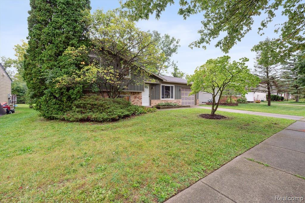 9254 Abbey Lane, Ypsilanti, MI 48198 — Photo 2
