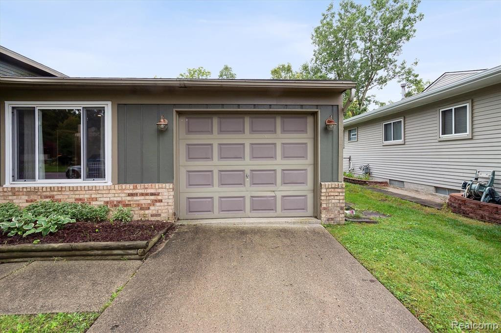 9254 Abbey Lane, Ypsilanti, MI 48198 — Photo 6