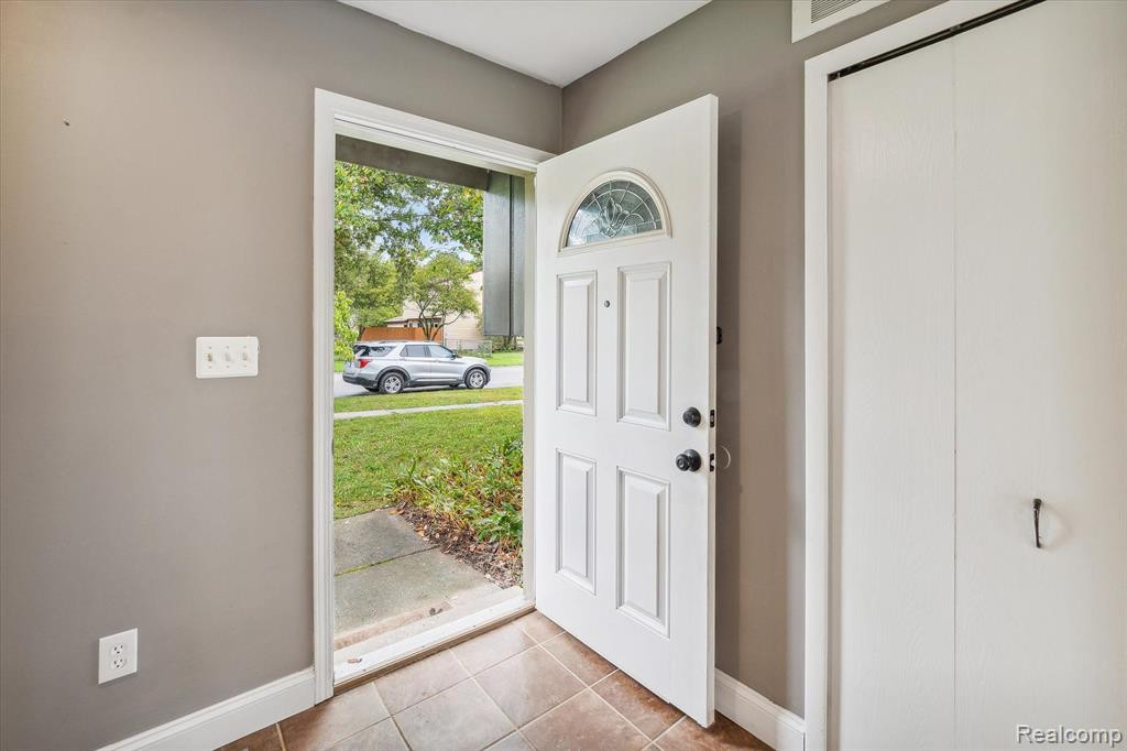 9254 Abbey Lane, Ypsilanti, MI 48198 — Photo 8