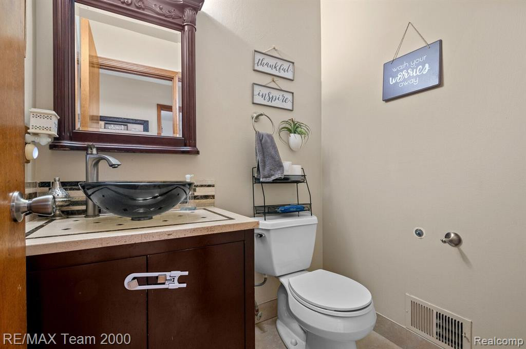 46370 GUNNERY Drive, Canton, MI 48187 — Photo 3