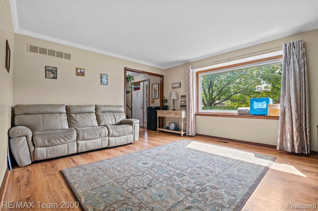 46370 GUNNERY Drive, Canton, MI 48187 — Photo 5