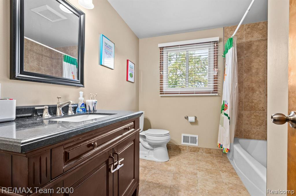 46370 GUNNERY Drive, Canton, MI 48187 — Photo 10