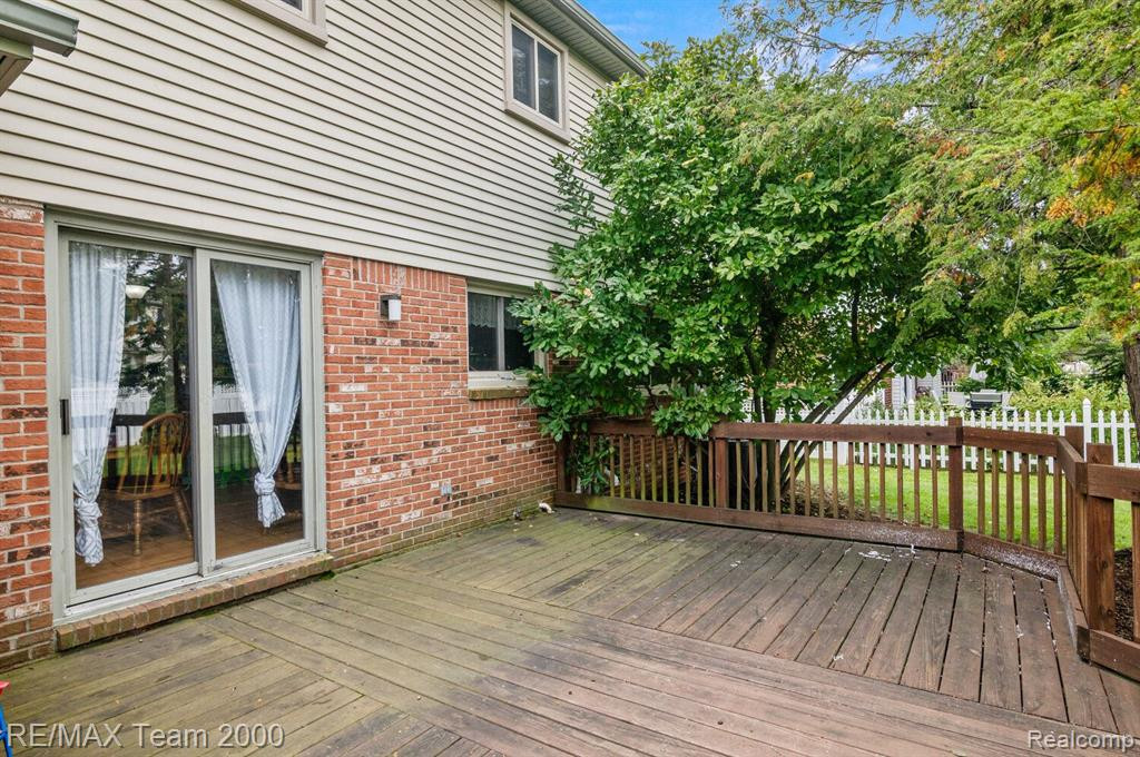 46370 GUNNERY Drive, Canton, MI 48187 — Photo 17
