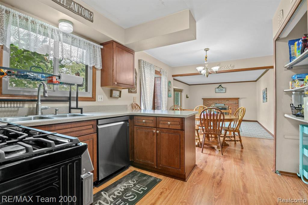 46370 GUNNERY Drive, Canton, MI 48187 — Photo 20