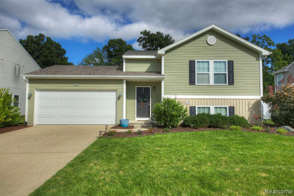 3704 AMBER OAKS Drive, Howell, MI 48855 — front exterior