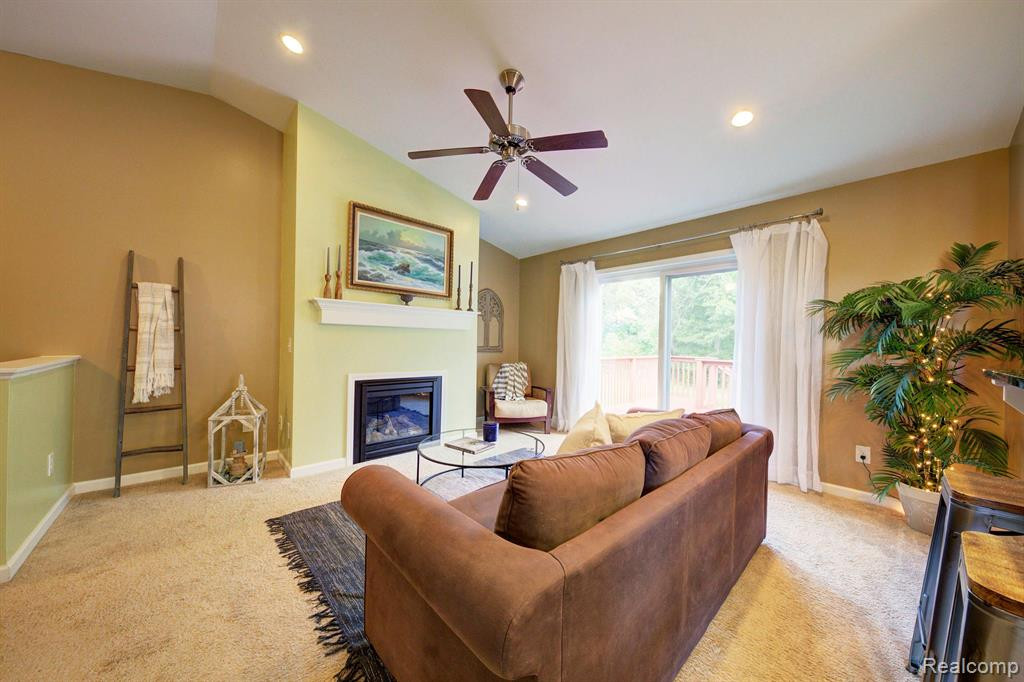 3704 AMBER OAKS Drive, Howell, MI 48855 — Photo 3
