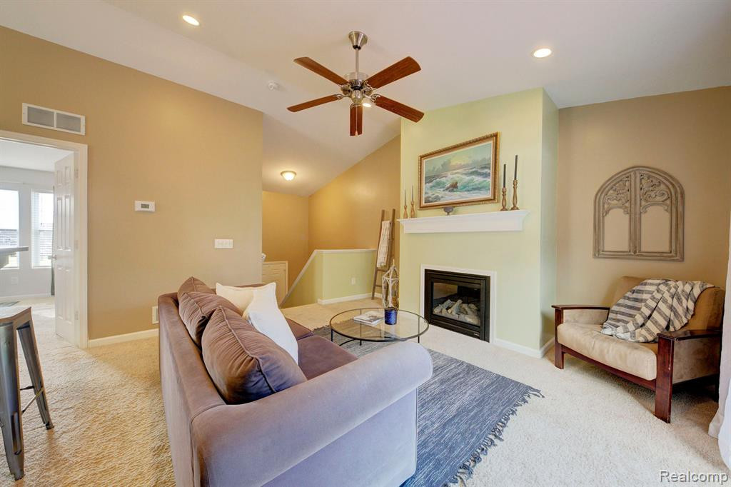 3704 AMBER OAKS Drive, Howell, MI 48855 — Photo 4