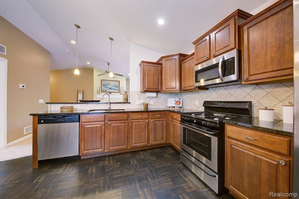 3704 AMBER OAKS Drive, Howell, MI 48855 — Photo 6