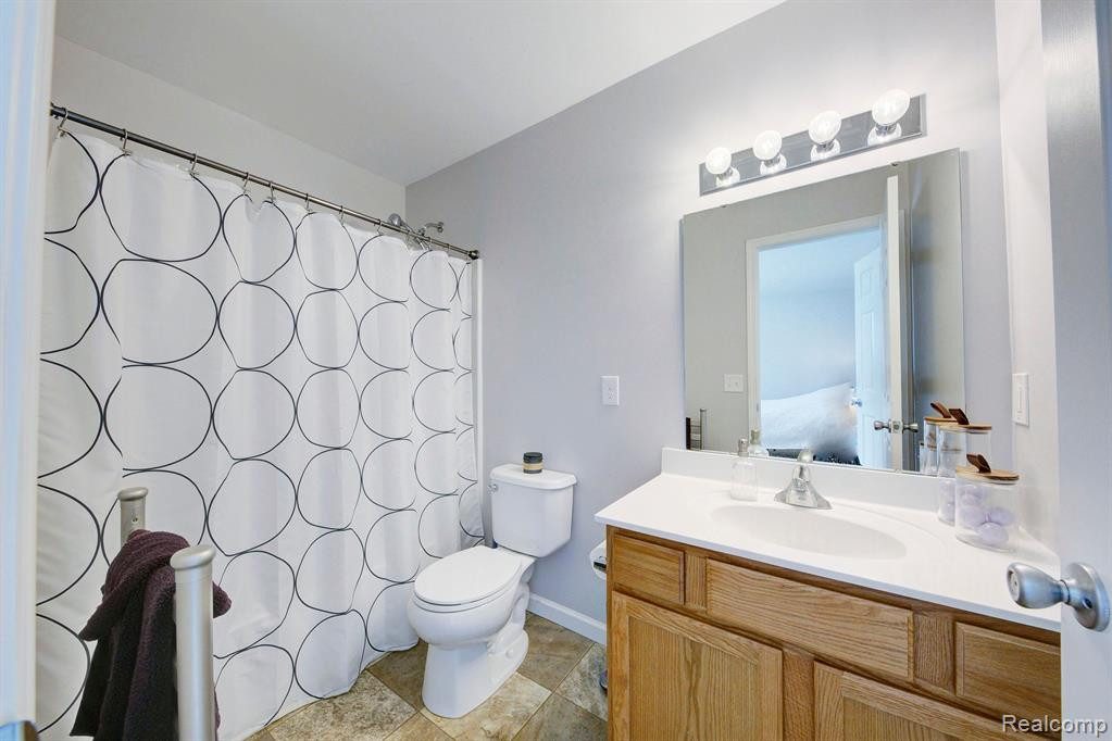 3704 AMBER OAKS Drive, Howell, MI 48855 — Photo 9