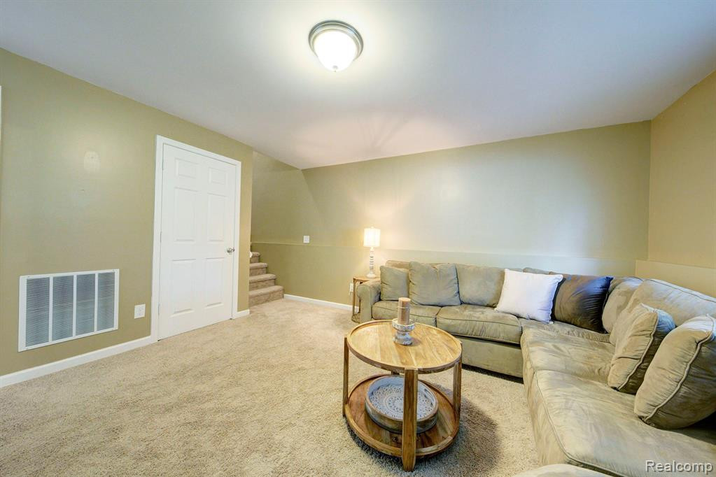 3704 AMBER OAKS Drive, Howell, MI 48855 — Photo 12