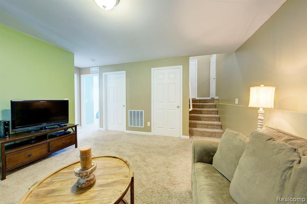 3704 AMBER OAKS Drive, Howell, MI 48855 — Photo 13