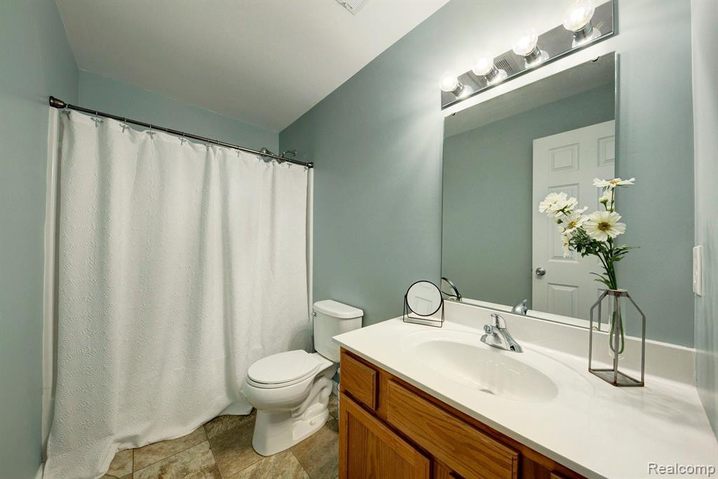 3704 AMBER OAKS Drive, Howell, MI 48855 — Photo 14