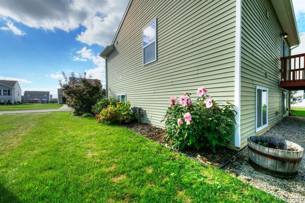 3704 AMBER OAKS Drive, Howell, MI 48855 — Photo 18