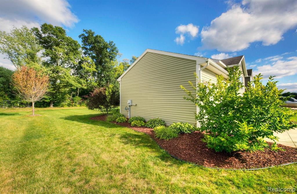 3704 AMBER OAKS Drive, Howell, MI 48855 — Photo 22