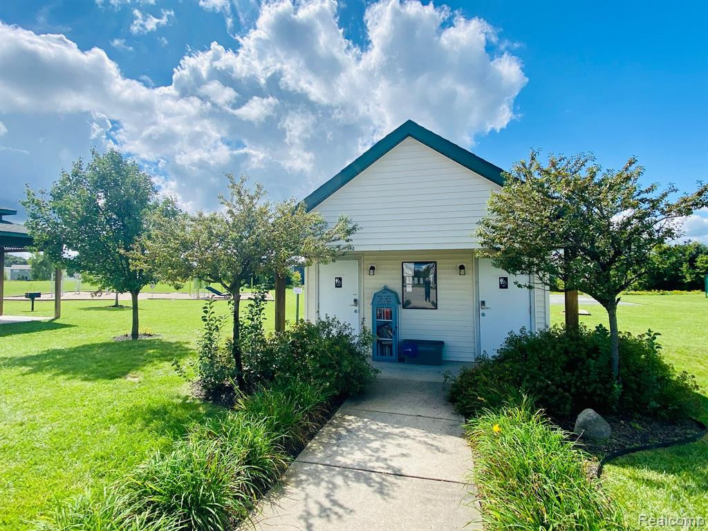 3704 AMBER OAKS Drive, Howell, MI 48855 — Photo 29