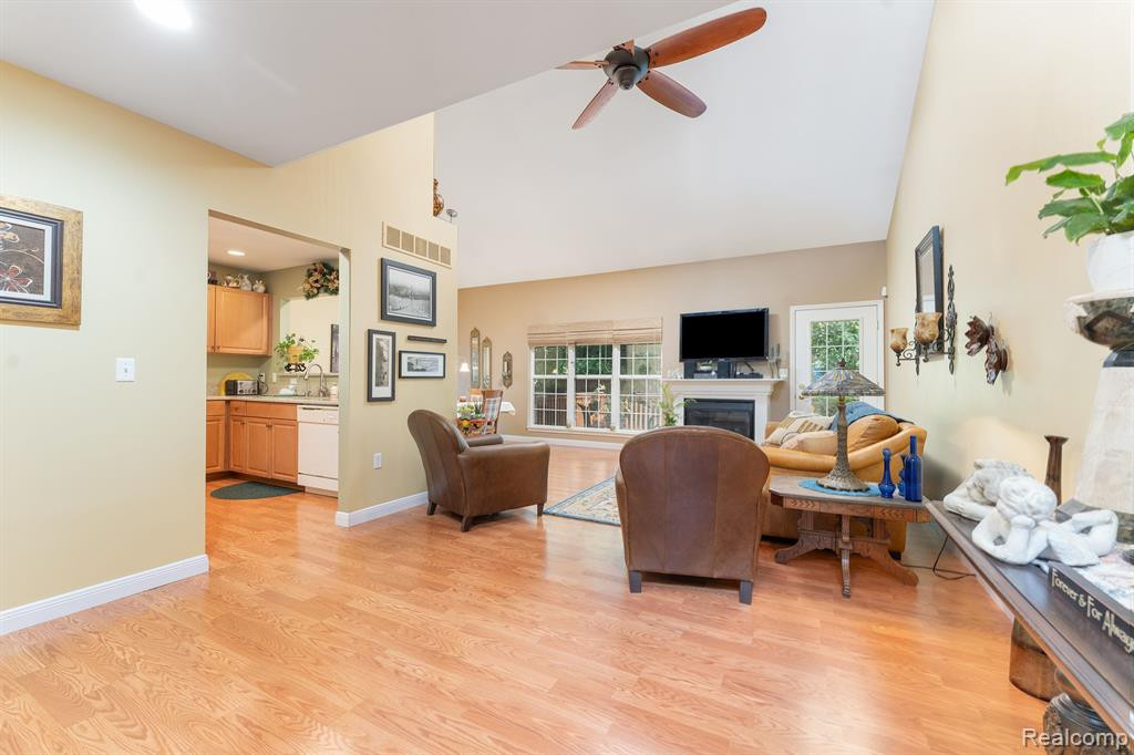 6729 CORTLAND Avenue, Brighton, MI 48114 — Photo 7