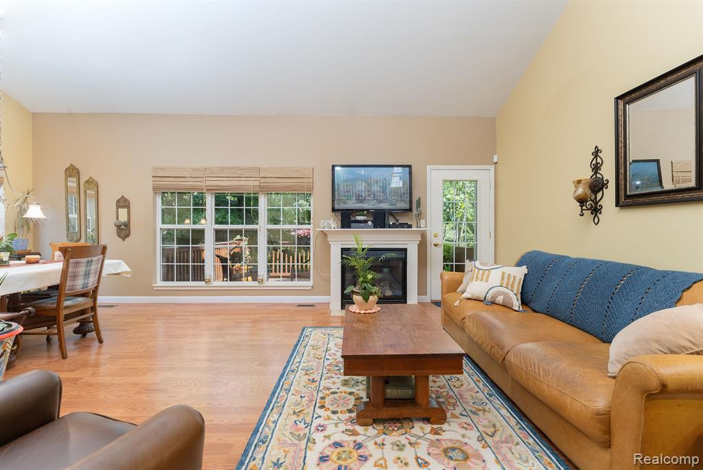 6729 CORTLAND Avenue, Brighton, MI 48114 — Photo 8